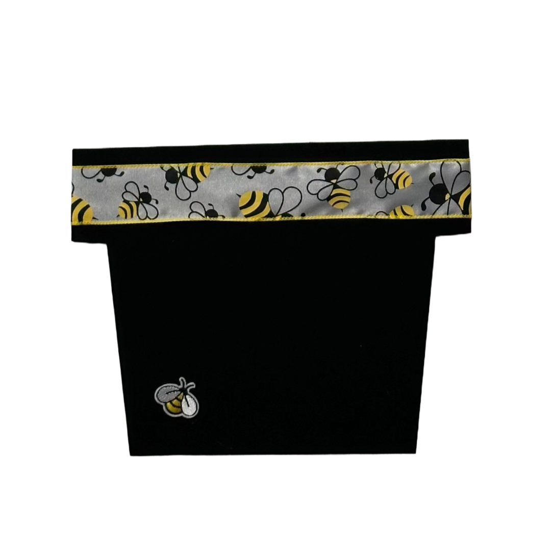 Flower pot for white daisy flower wreath with a realistic daisy head metal wreath sign center