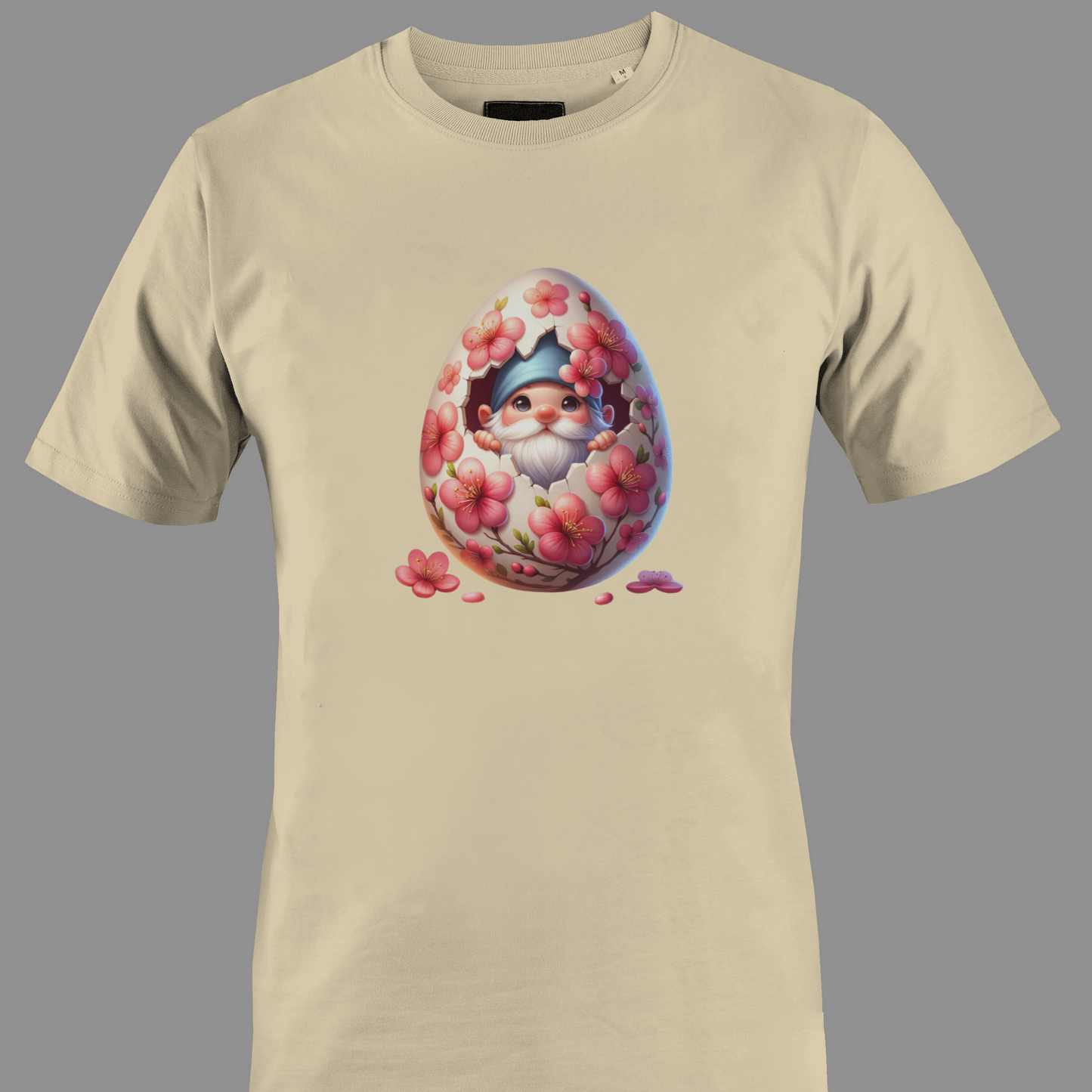 Beige t-shirt with a Floral Easter egg with a gnome in it