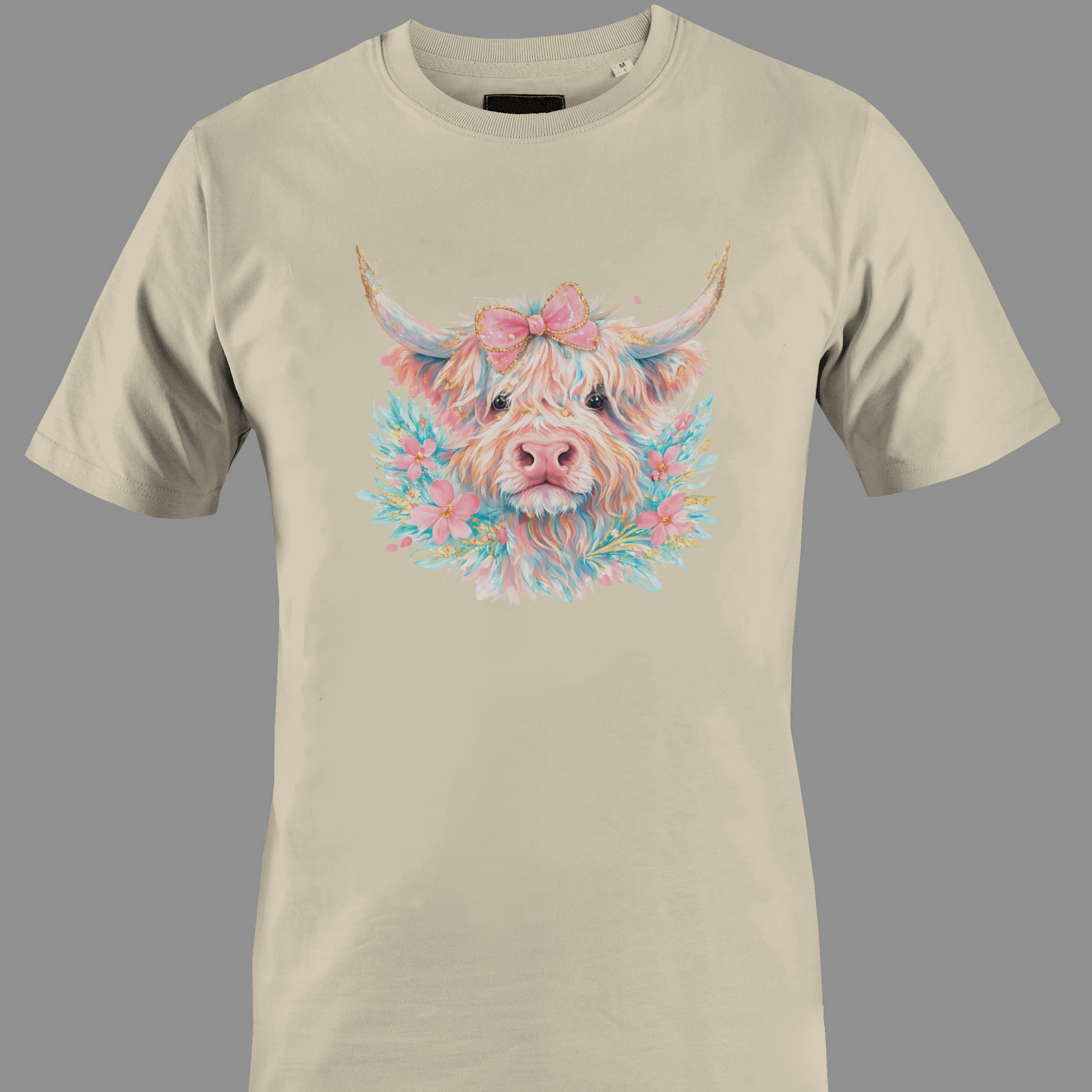 Beige t-shirt with a multi-color highland cow 