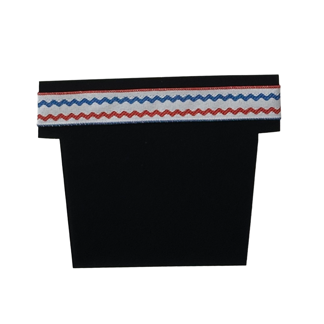 Flower pot for red daisy flower wreath with US flags and flowers metal wreath sign center 